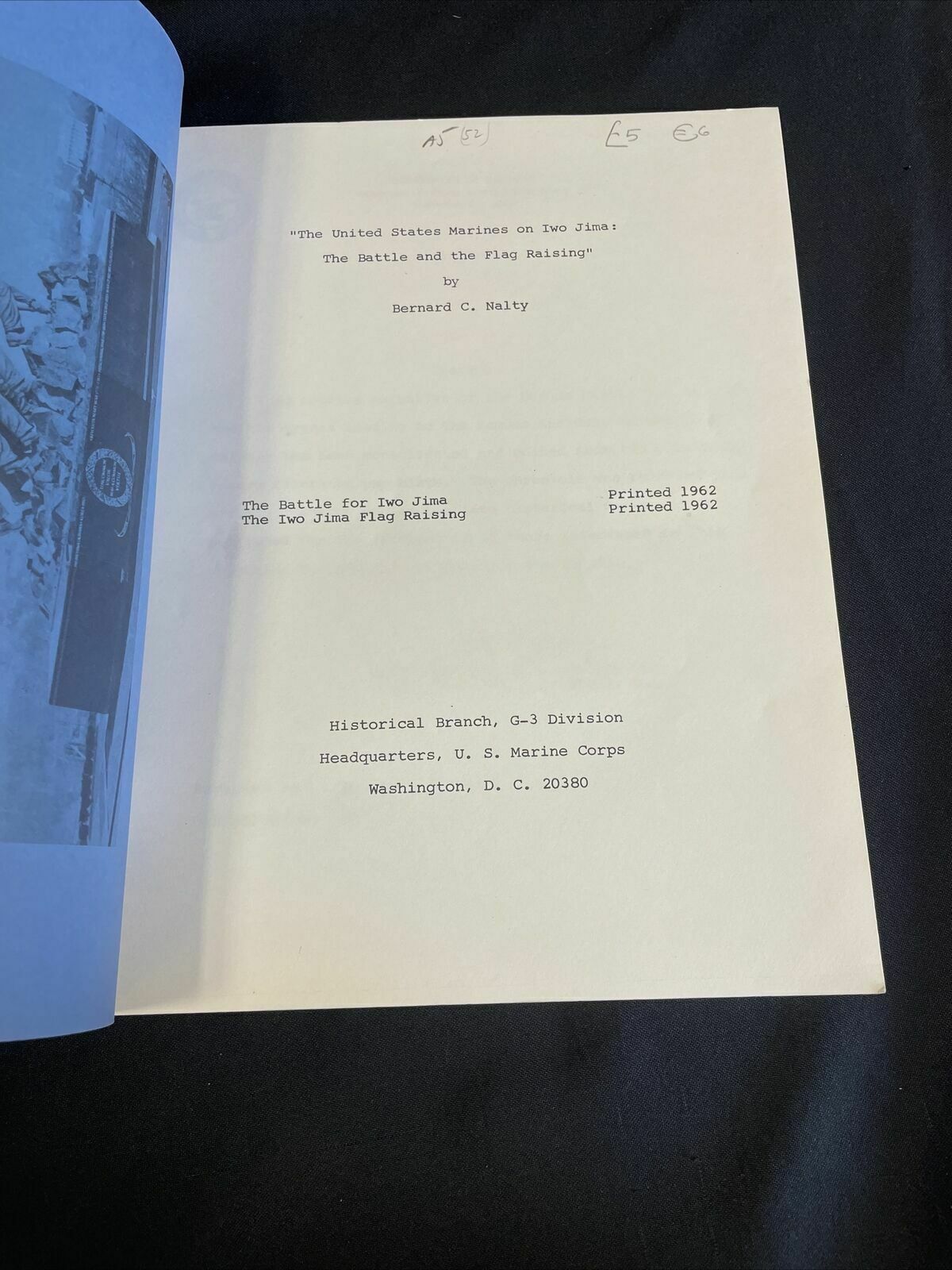 US Navy Marine Corp Reference Pamphlet THE BATTLE & the FLAG RAISING 1967 (8244)