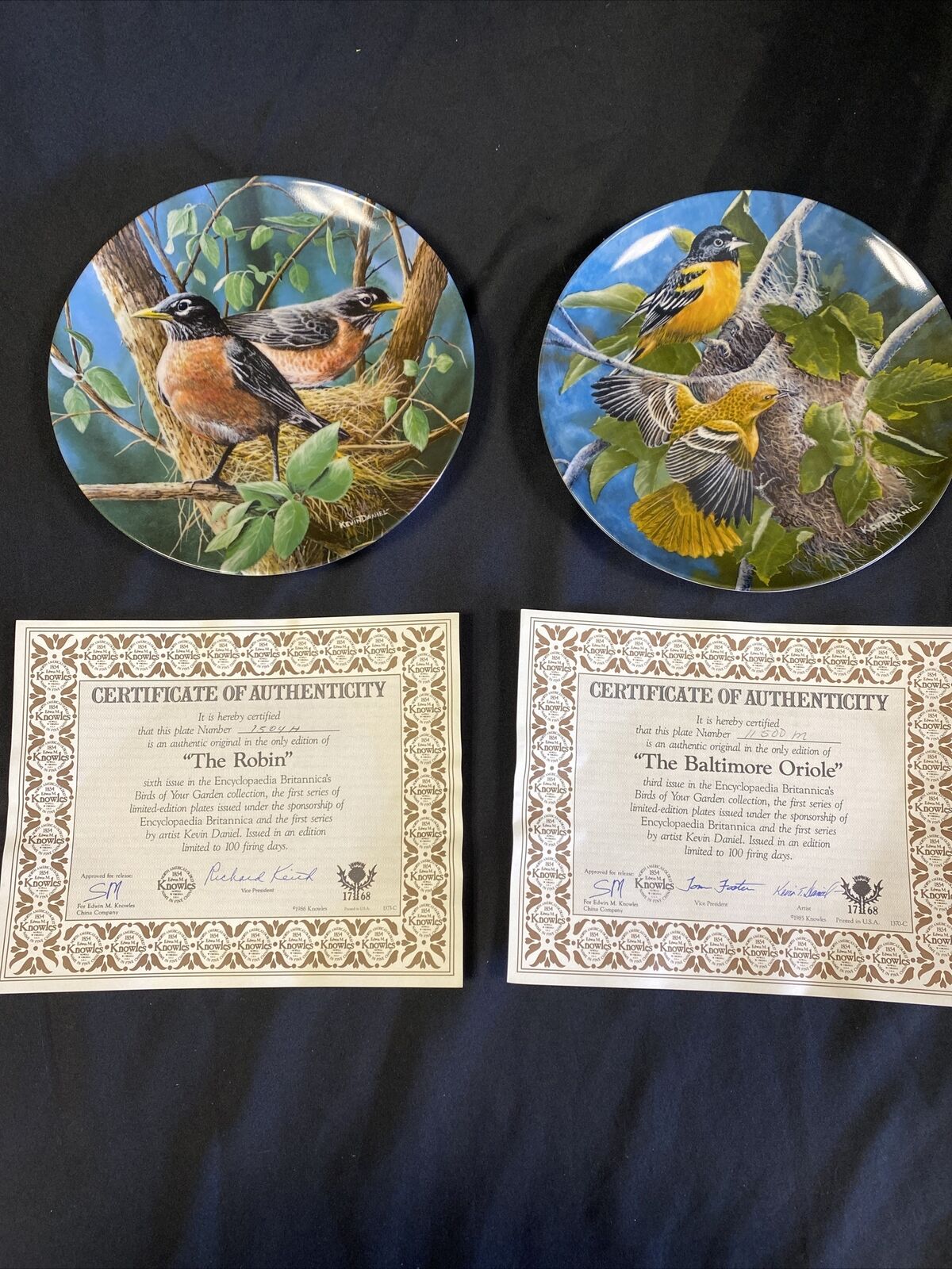 Knowles 1985 Birds in Your Garden Plates x 2 - Baltimore Oriole & The Robin(7834