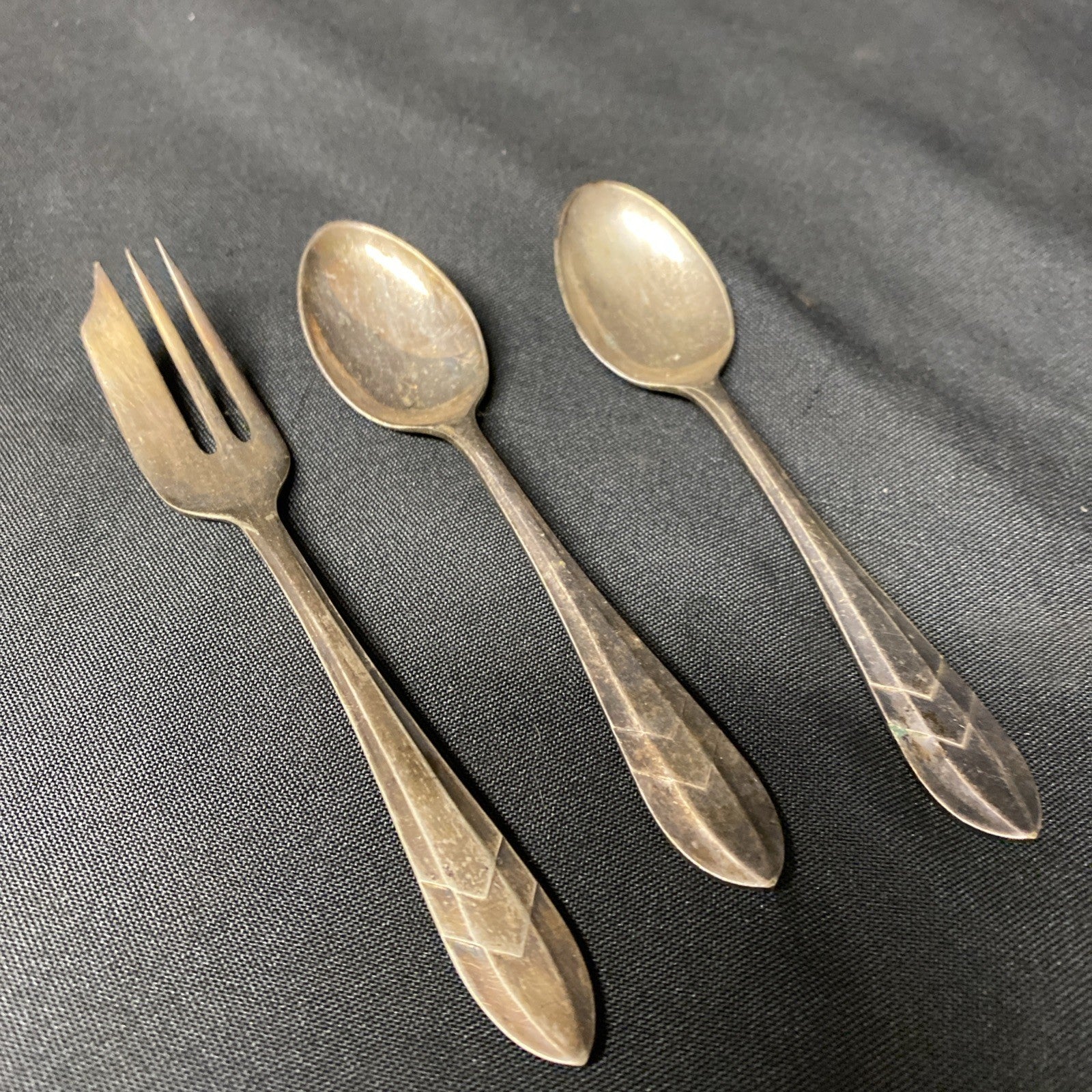 1930's Yeoman Plate EPNS 2 x spoons & 1 x Cake Fork - (1701)