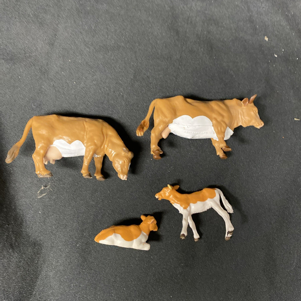 Britains Farm 1984 Cow, Bull and 2 Calves - (1662)