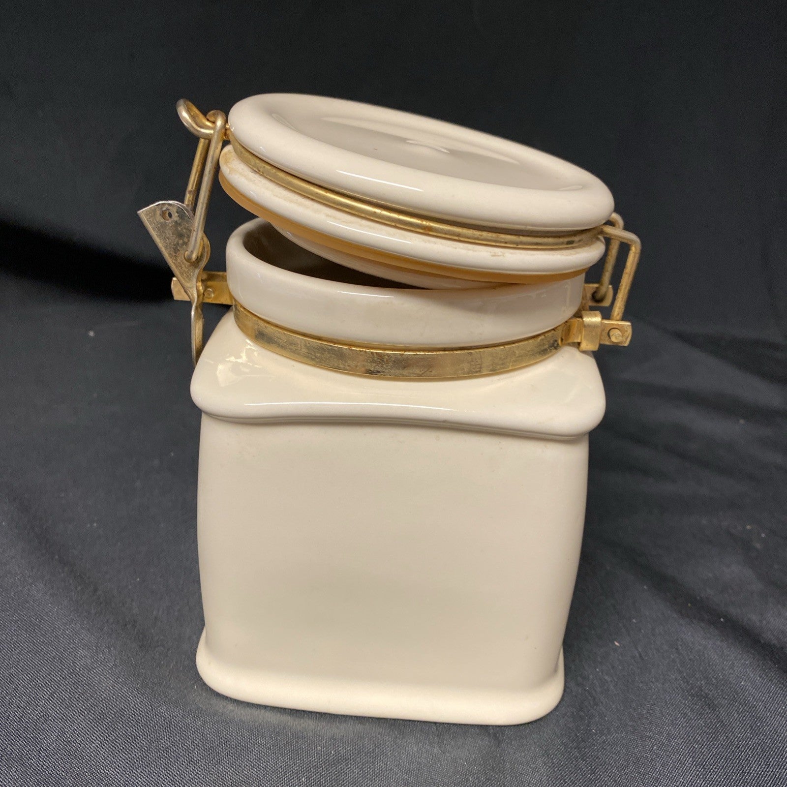 St Bruno tobacco Jar lid rubber seal Liverpool Docks 1996 commemorative - (1751)