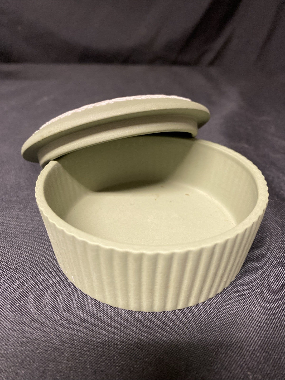 Vintage Wedgwood Jasperware Sage Trinket Box Grecian Round - (1597)