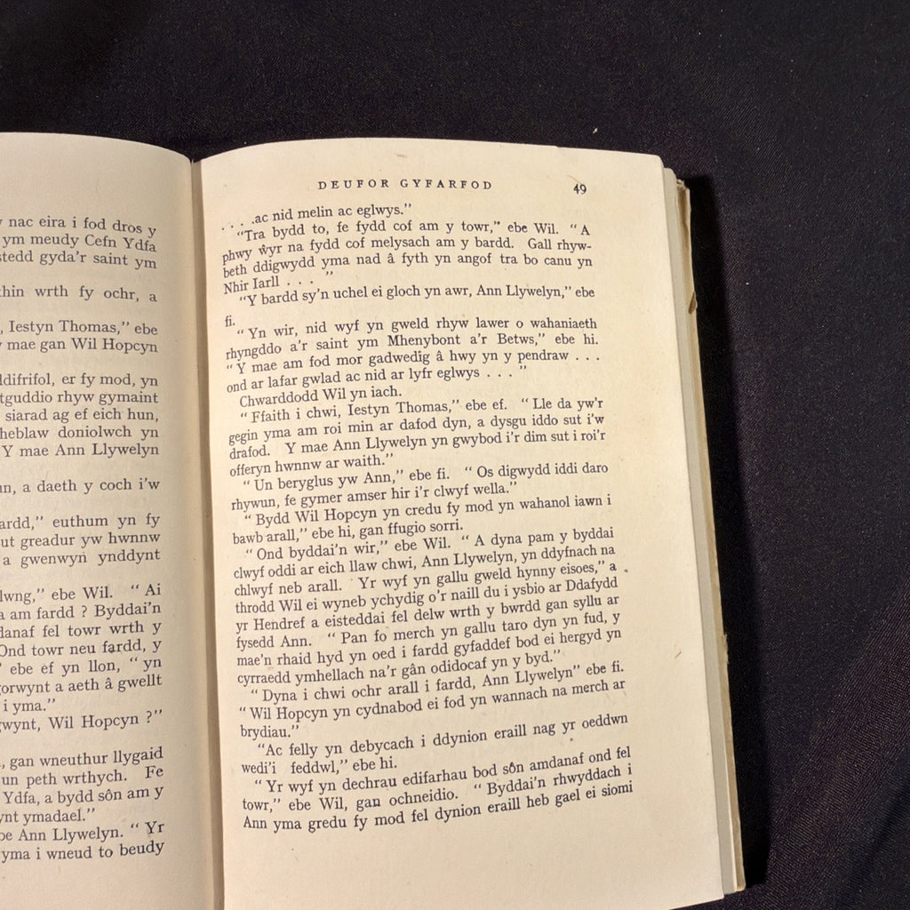 Cefn Ydfa, Geraint Dyfnallt Owen - Welsh Language book with DJ - (1861)