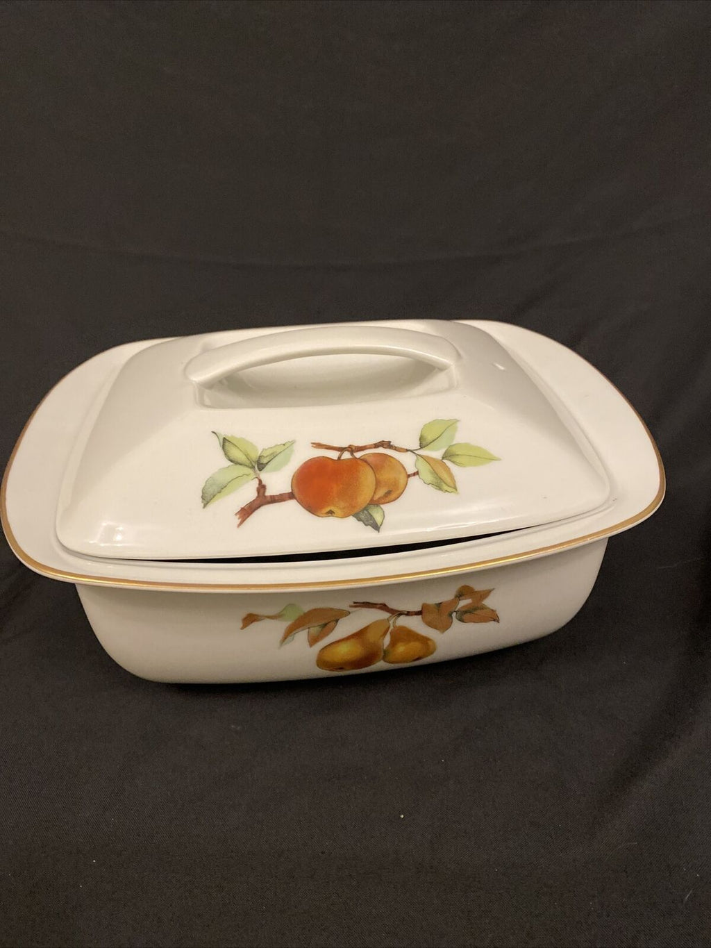 Royal Worcester Fine Porcelain Casserole serving dish With Lid Unused - (8559)
