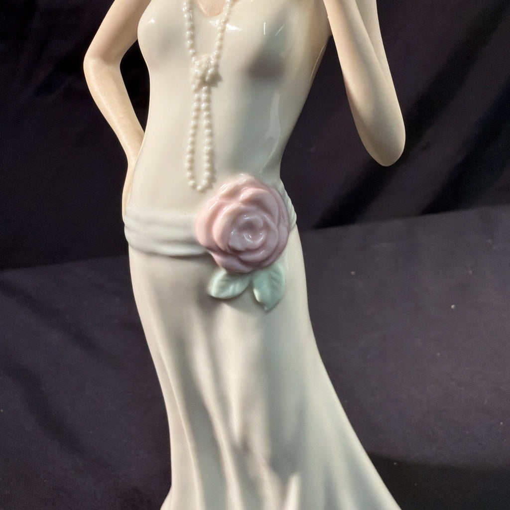 Berkeley An Evening Out TN5462 Figurine 24cm Tall Ex. Cond. - (2076) 