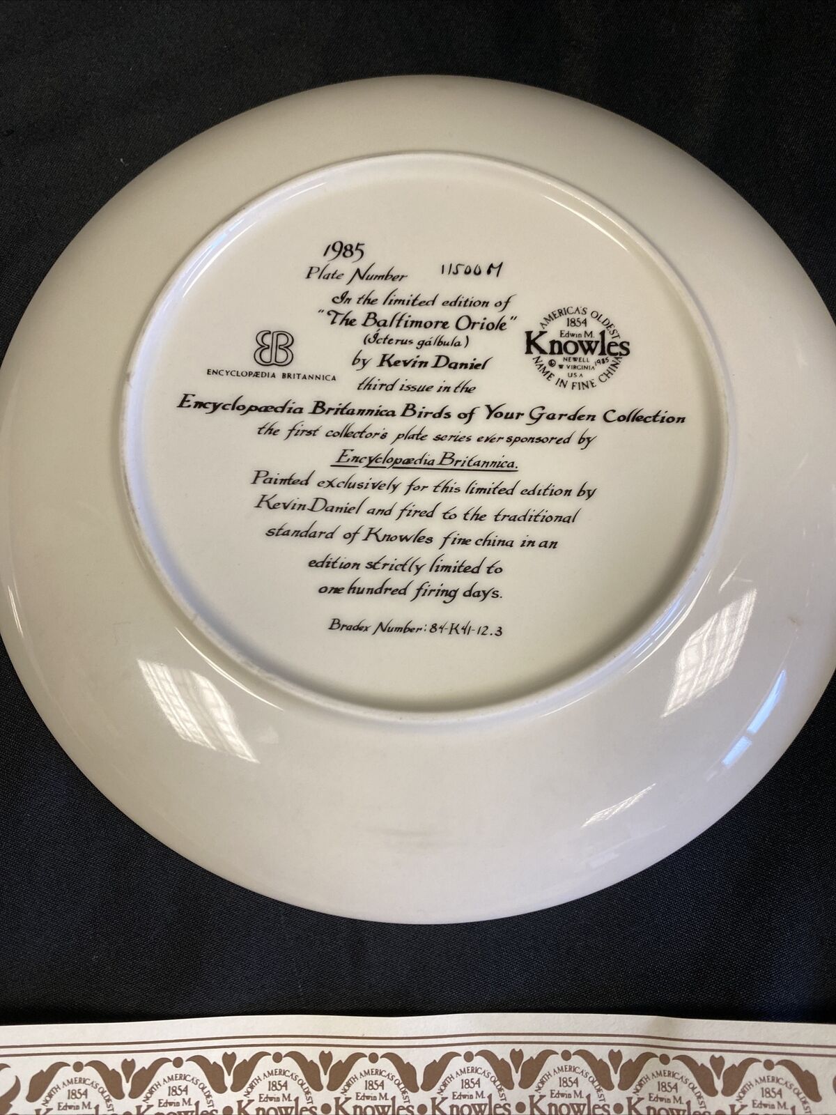 Knowles 1985 Birds in Your Garden Plates x 2 - Baltimore Oriole & The Robin(7834