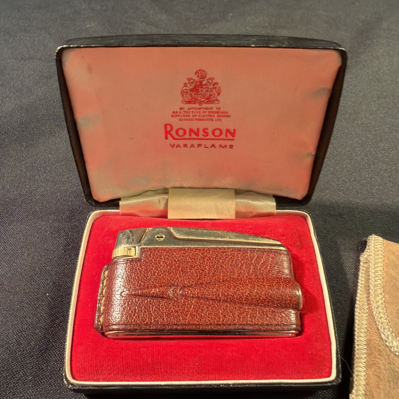 Ronson Varaflame Gold plated Lighter, box and pouch - (2000)