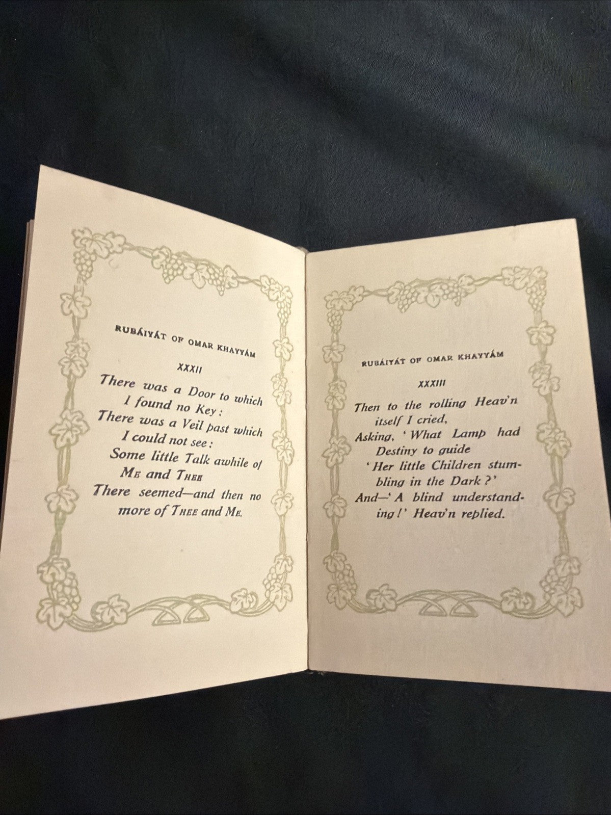 Book - THE RUBAIYAT OF OMAR KHAYYAM / Collins Clear Type press - Poetry - (1836)