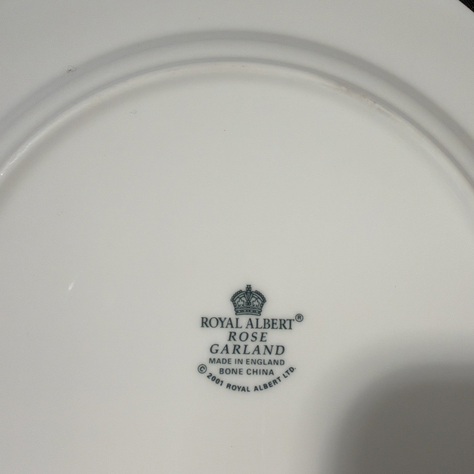Royal Albert Rose Garland 2001 - 21cm Plate Mint as New cond  -(2069)