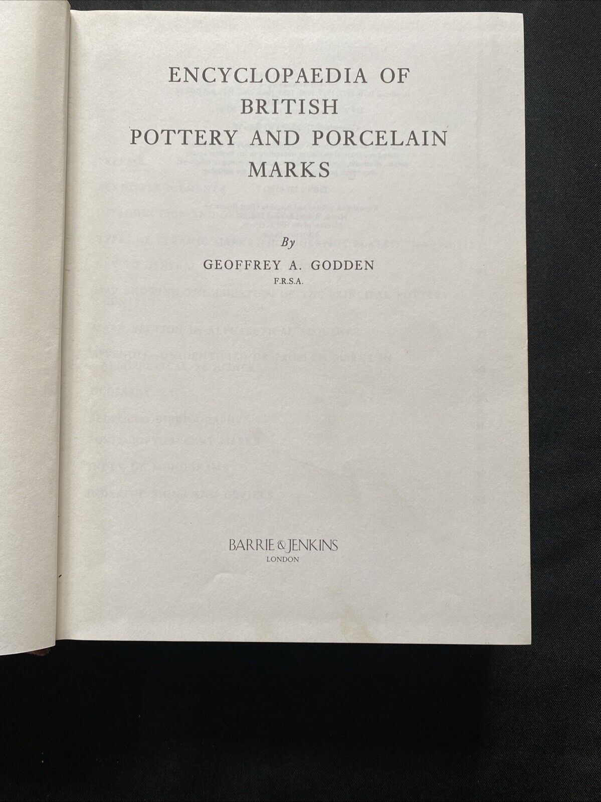 Encyclopedia of British Pottery and Porcelain Marks, G A. Godden 1988 (5892)