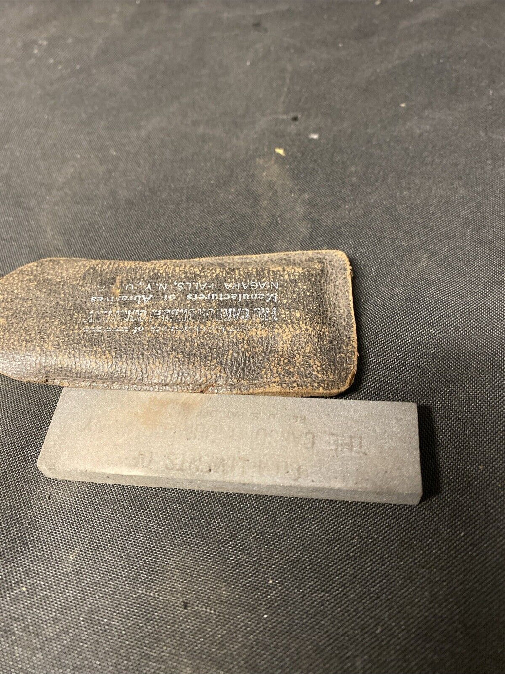 Antique Razor Sharpener & Case - The Carborundum Co, Niagara Falls U.S.A -(5702)