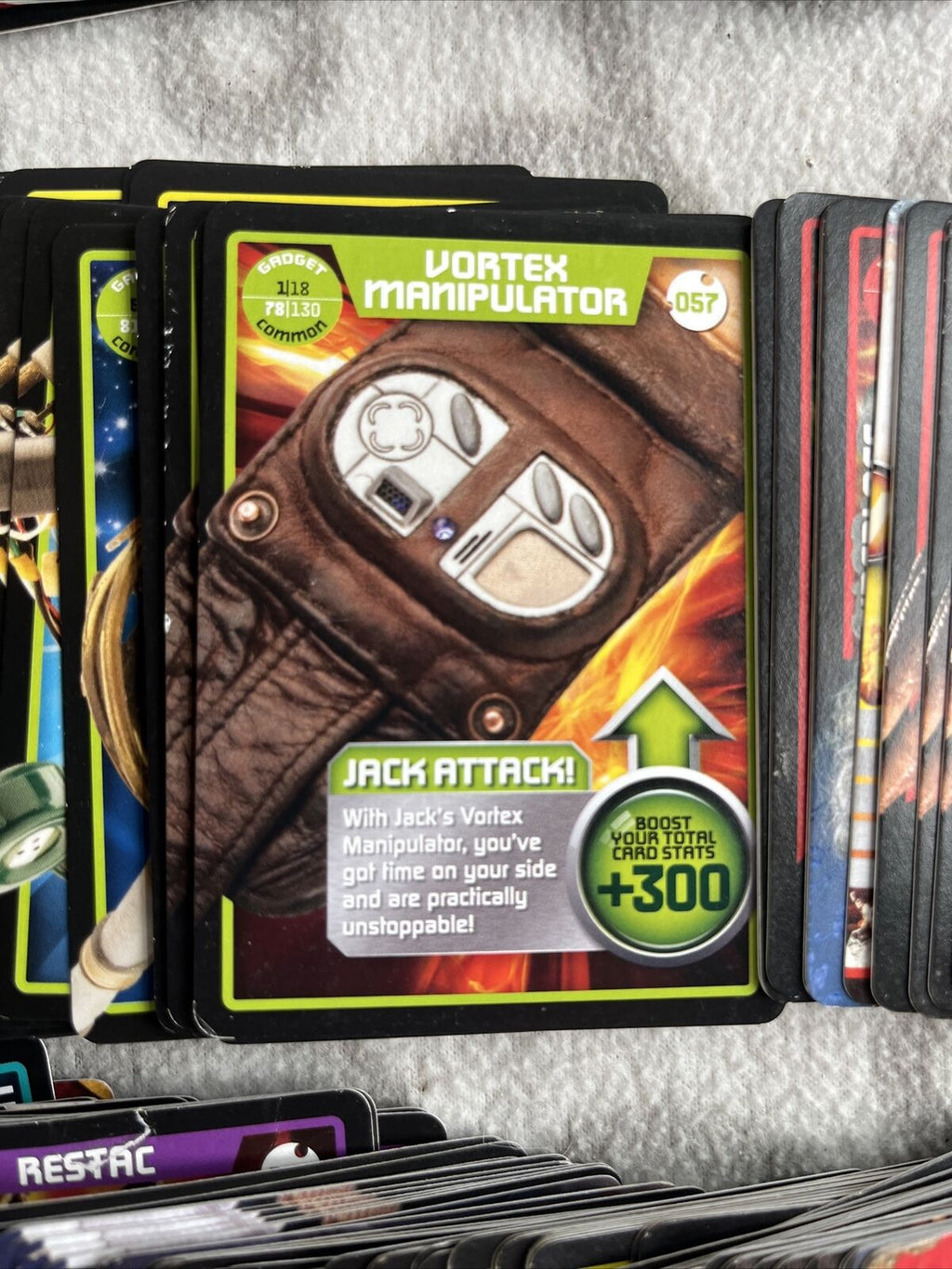 Doctor Who MONSTER INVASION - Dr Who 300+ Single Cards + tin