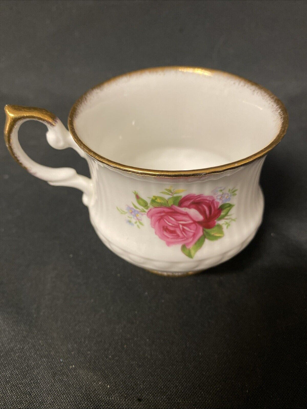 Rosina China Co. Ltd Queens Roses fine Bone China England - CUP - (5838)