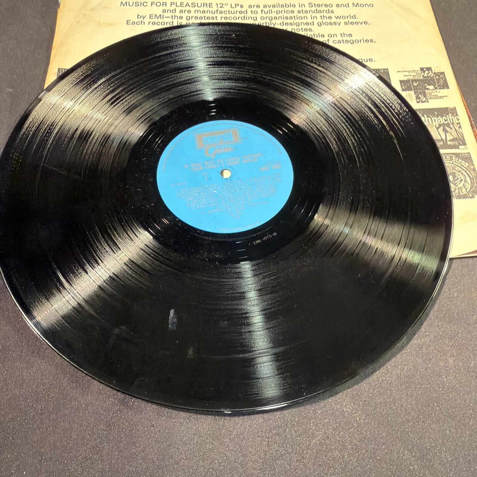 VINYL RECORD - The Clancy Brothers At Home & their family & Tommy Makem (1423)