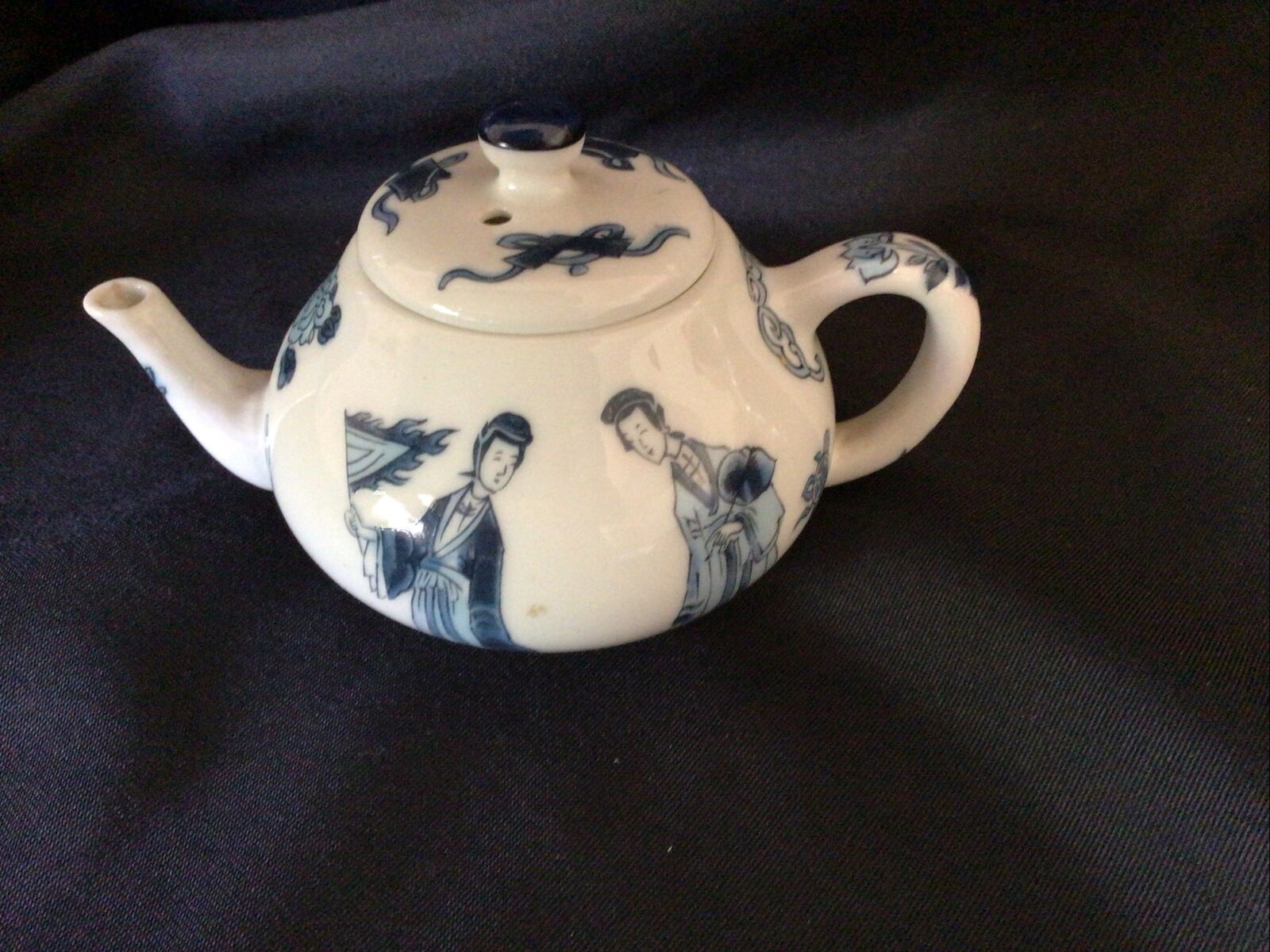 Teapot Collectors Small Ceramic Vintage 6cm Kangxi V&A Museum - (8631)