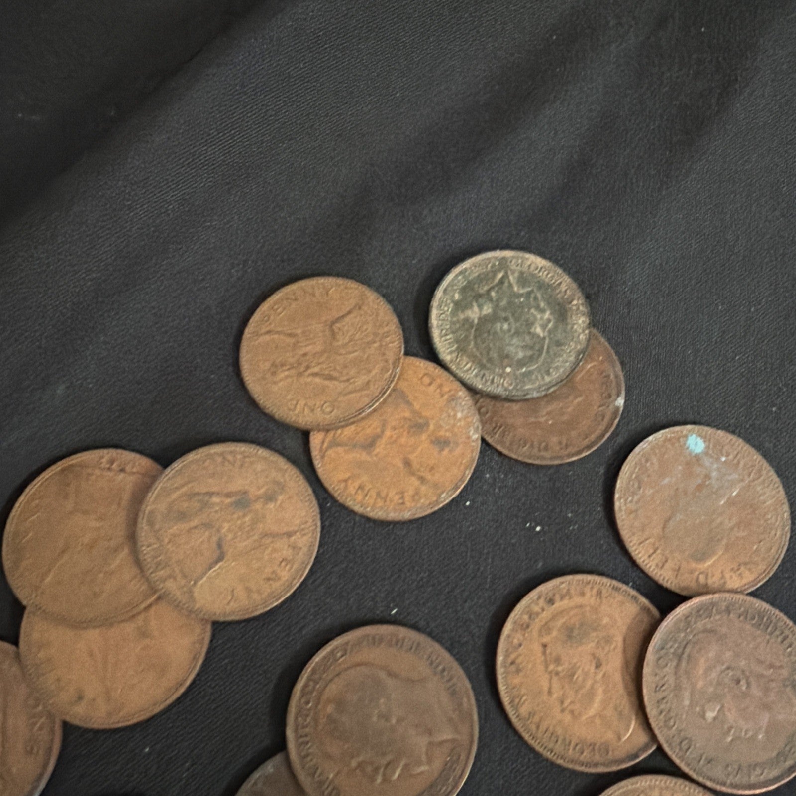 18 x British One Penny coins 1901 to 1967 spanning 3 Kings and 2 Queens  - (2360)