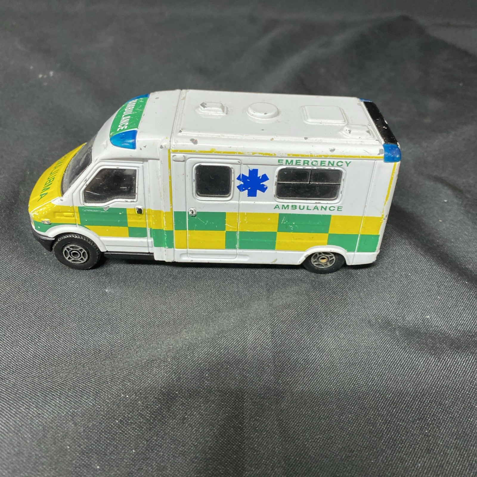 Husky Ambulance & Corgi Bonna 2500 Zurich Ambulance 80's - (1414)