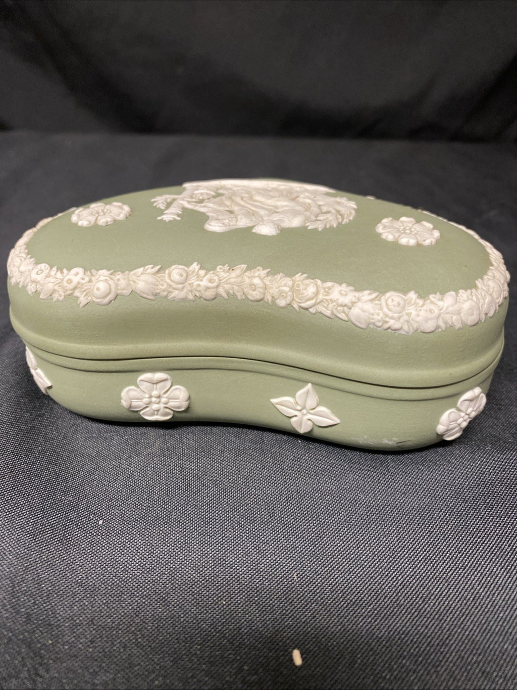 Vintage Wedgwood Jasperware Sage Trinket Box Grecian Heart - (1596)