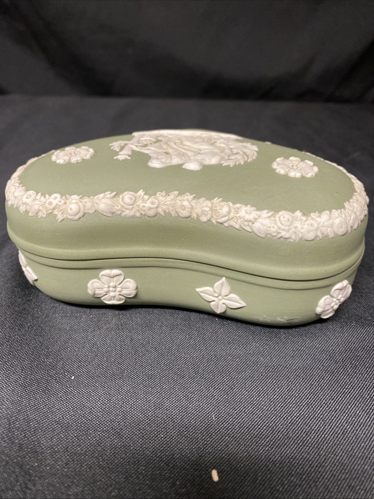 Vintage Wedgwood Jasperware Sage Trinket Box Grecian Heart - (1596)