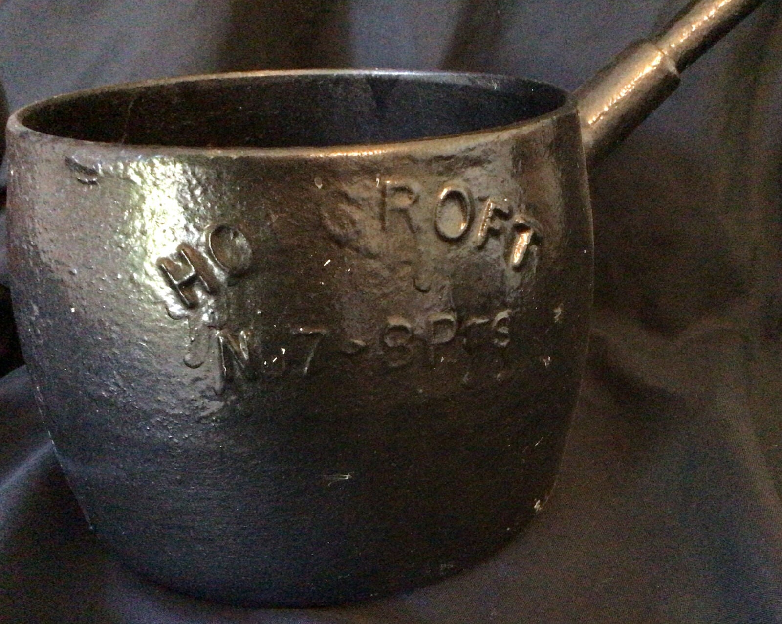 HOLCROFT No7 8 Pints Gypsy Very heavy cast iron pan - (8604)