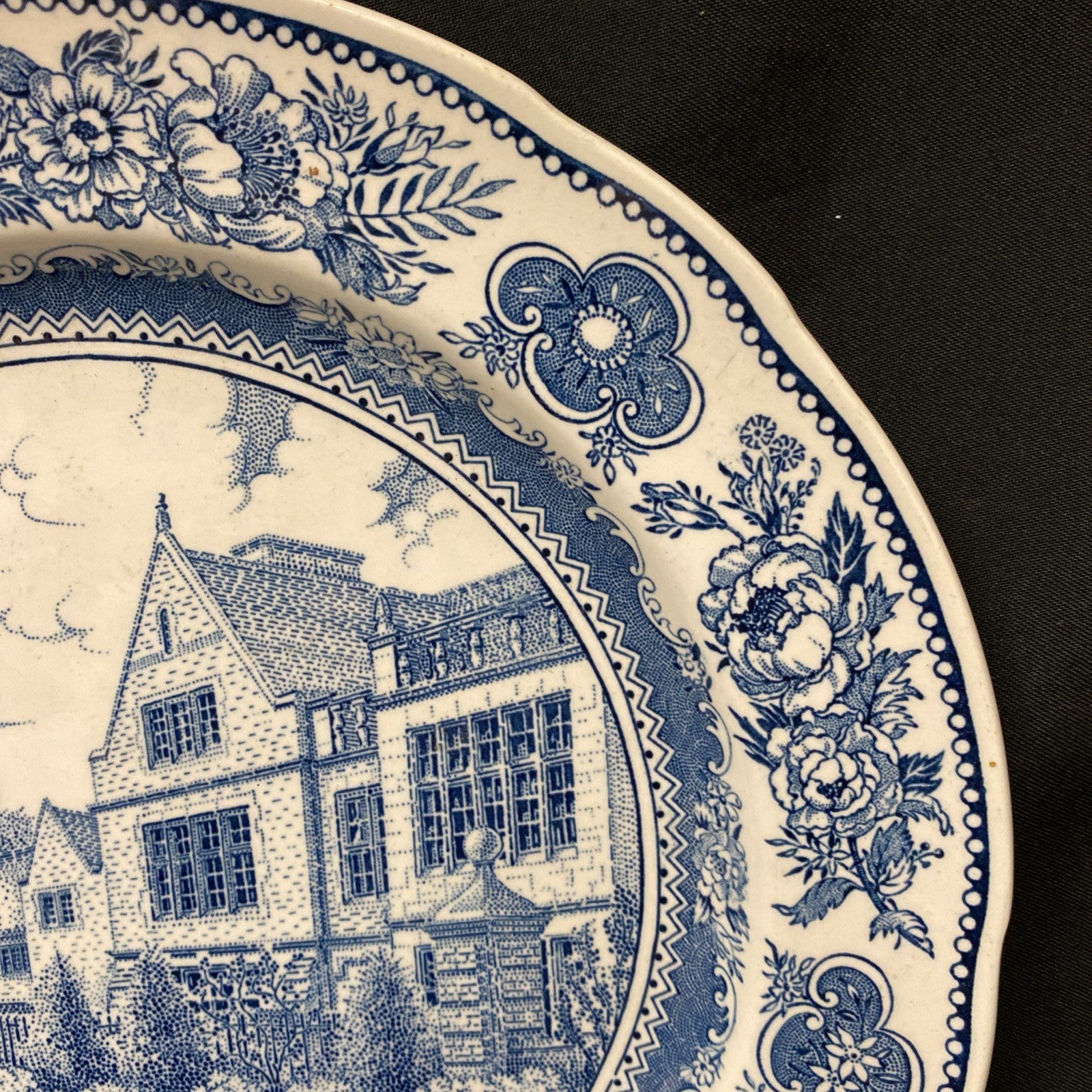 Wedgwood 1949 Jonathan edwards College YALE Limited Edition Plate - (1717)