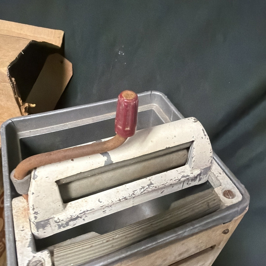 Mettoy Model Hoover Washing Machine 1950's Large Collectable  (2313)