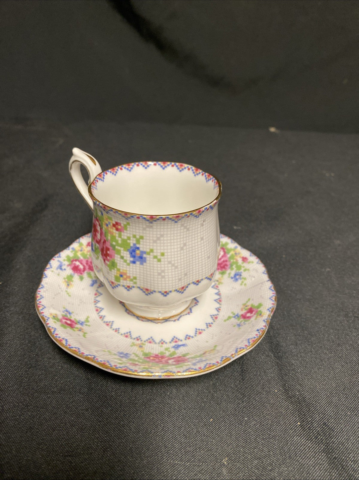 Royal Albert Bone China Petit Point RD778676 Tea Cup & Saucer - (1759)