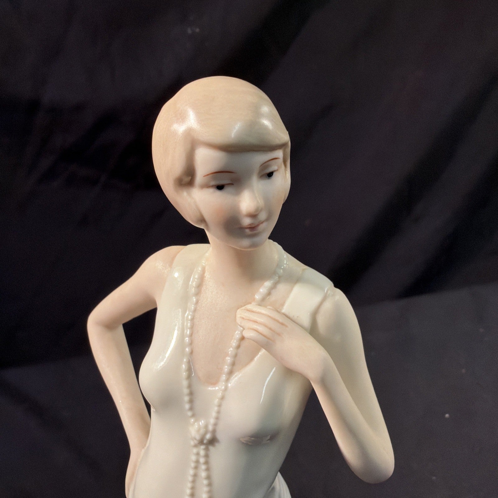 Berkeley An Evening Out TN5462 Figurine 24cm Tall Ex. Cond. - (2076) 