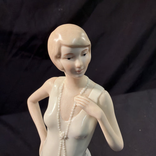 Berkeley An Evening Out TN5462 Figurine 24cm Tall Ex. Cond. - (2076) 