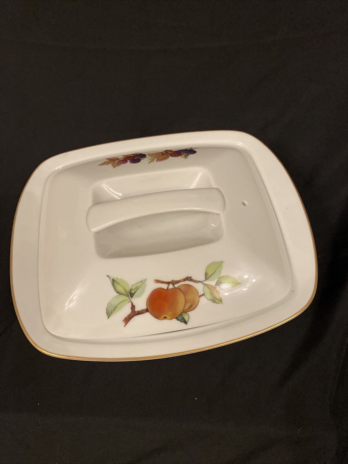 Royal Worcester Fine Porcelain Casserole serving dish With Lid Unused - (8559)