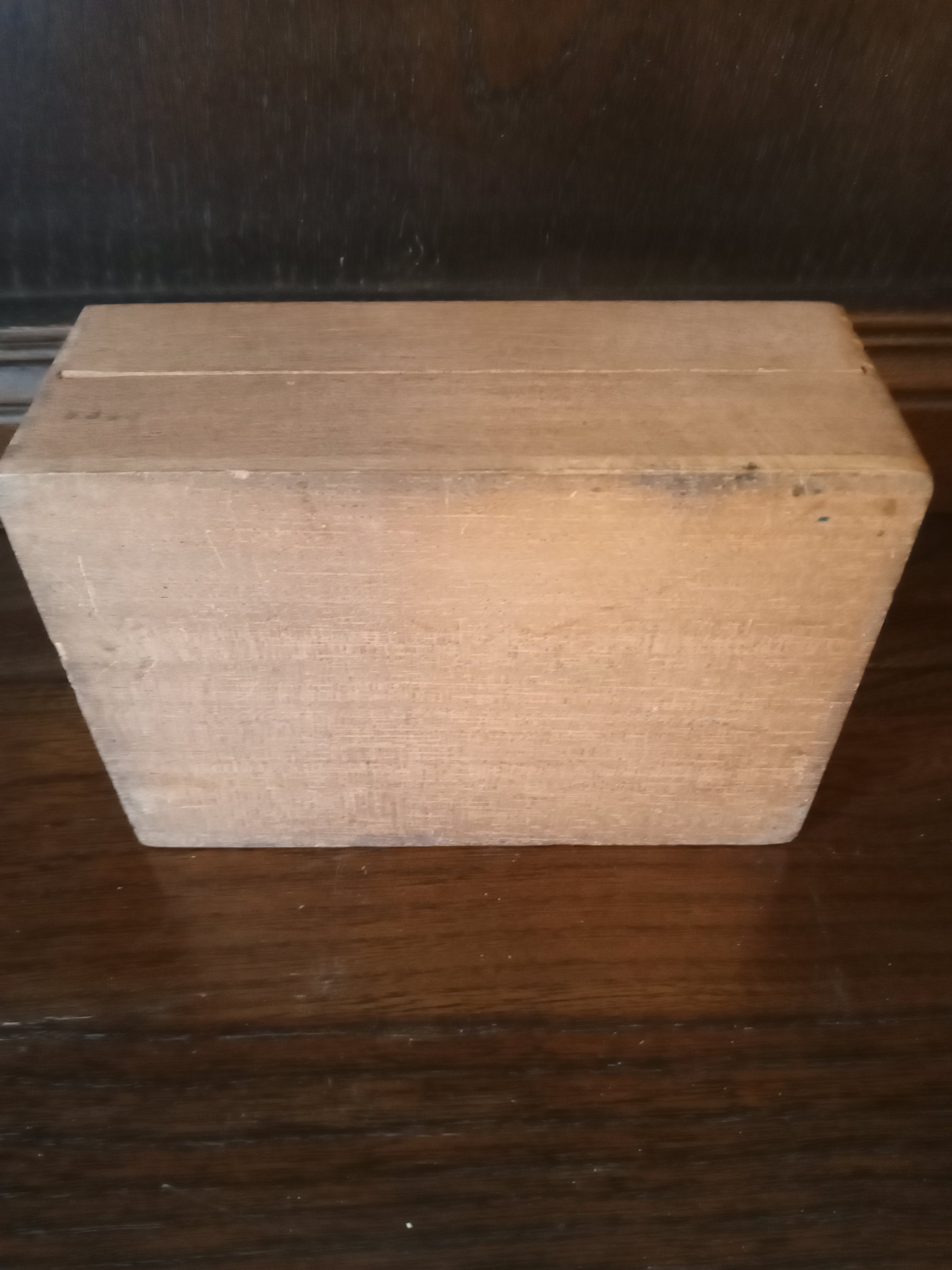 Vintage New York America Chocolates empty Wooden Box R. M. HAAN  - (9694)