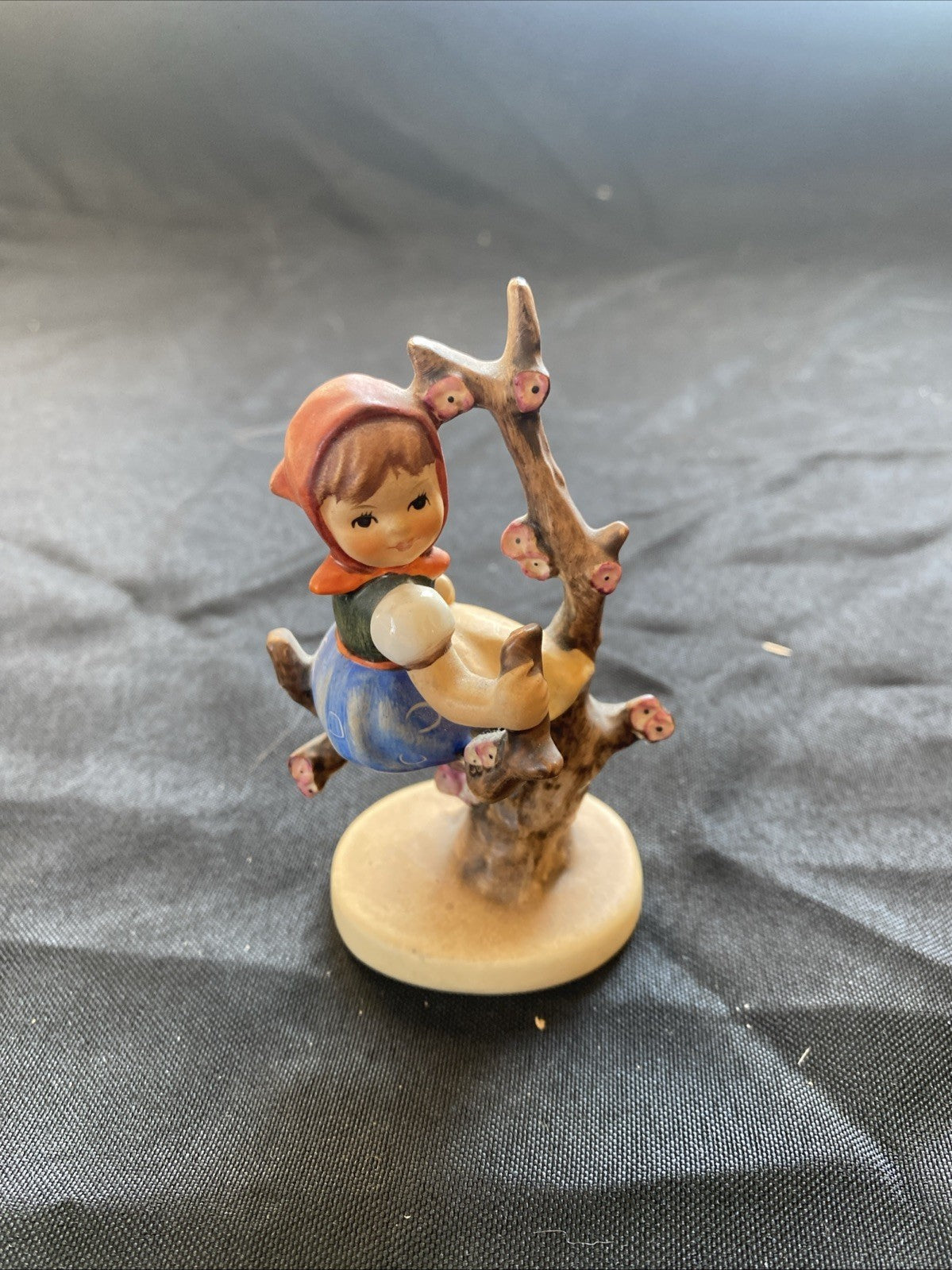 Vintage Goebel Hummel West Germany 4" Figurine 141 3/0 “Apple Tree Girl” (1028)