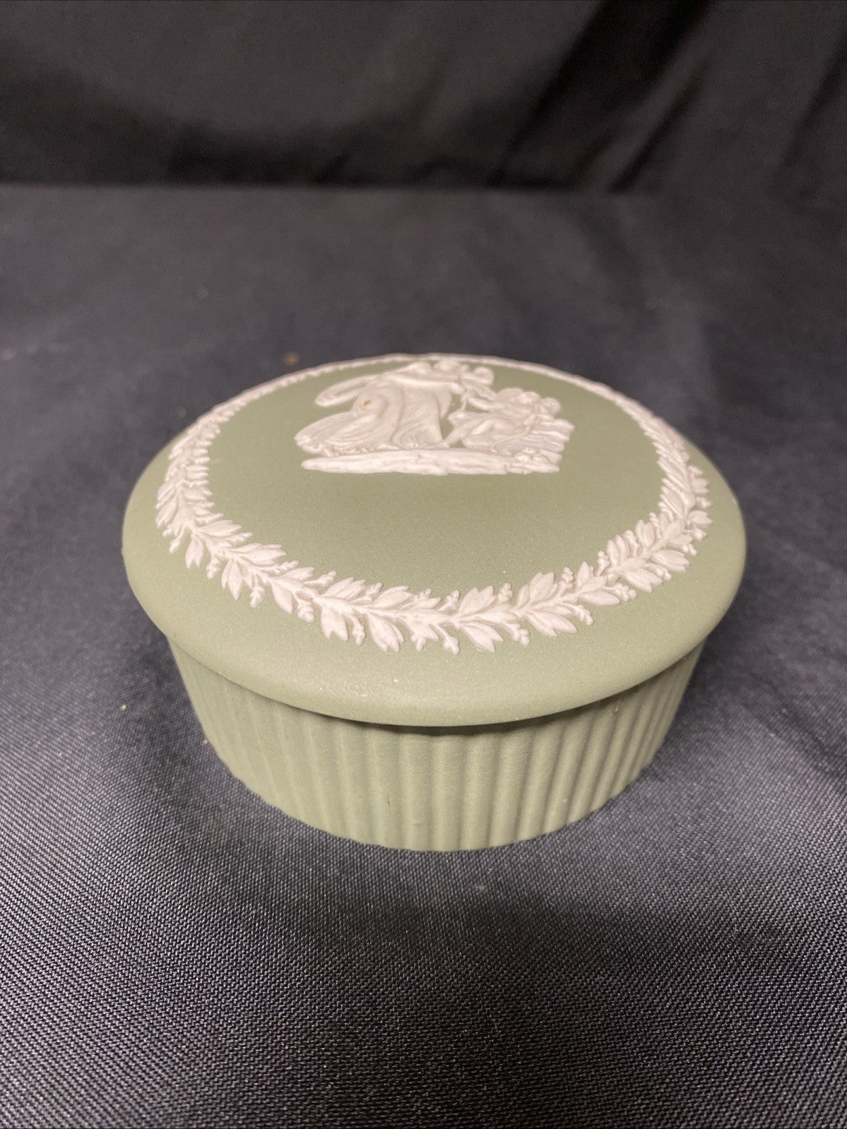 Vintage Wedgwood Jasperware Sage Trinket Box Grecian Round - (1597)