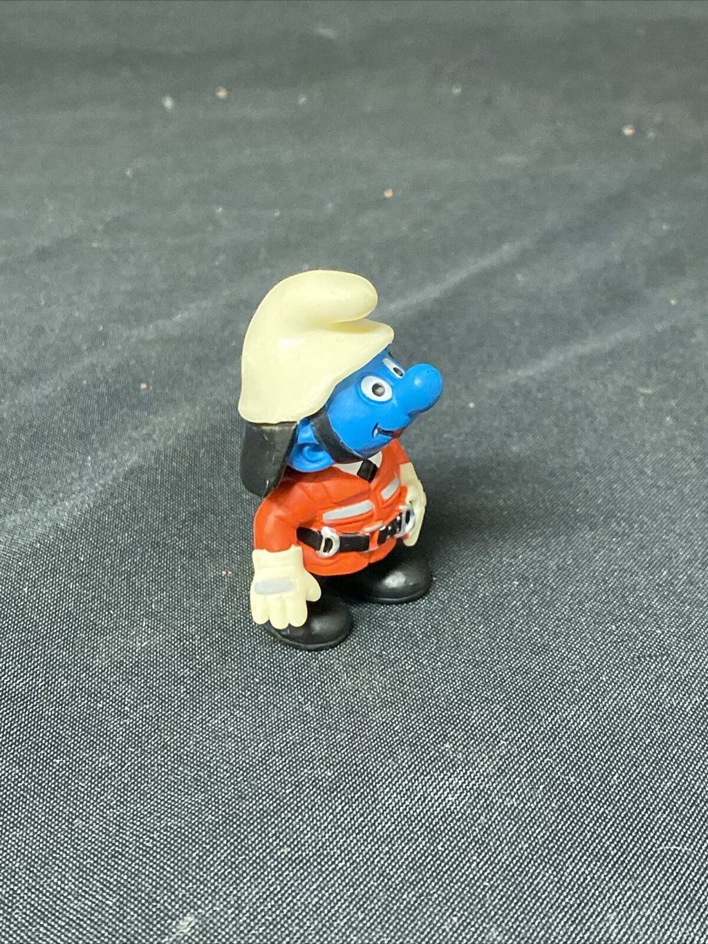 Schleich Germany 1 x Smurf Figure 1999 Fireman Smurf 5.5cm -(5027)