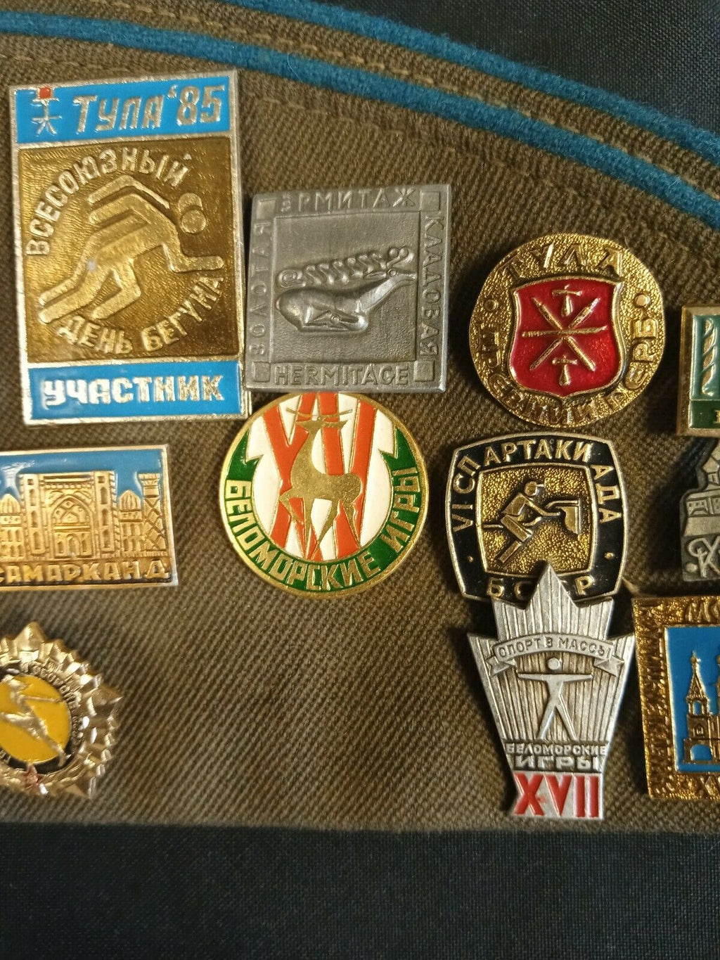 RUSSIAN Pilotka Flat Hat with 24 Pin badges & 3 fabric patches Military - (7968)