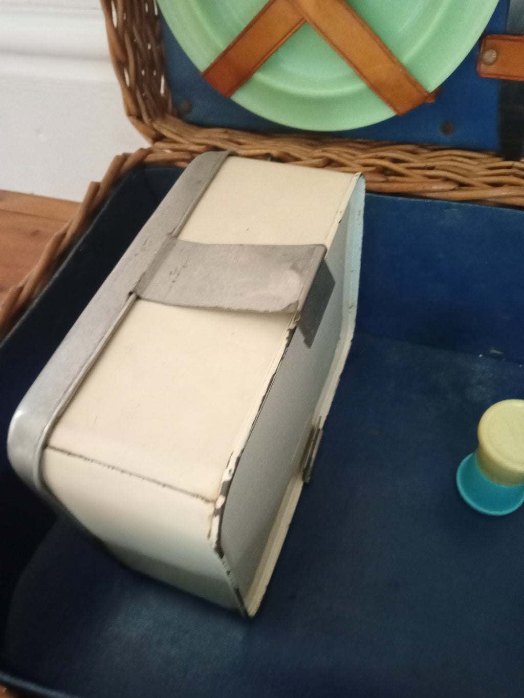 Vintage picnic basket Twinco S&P pots 2 Metal boxes Joseph fenton cutlery (9700)