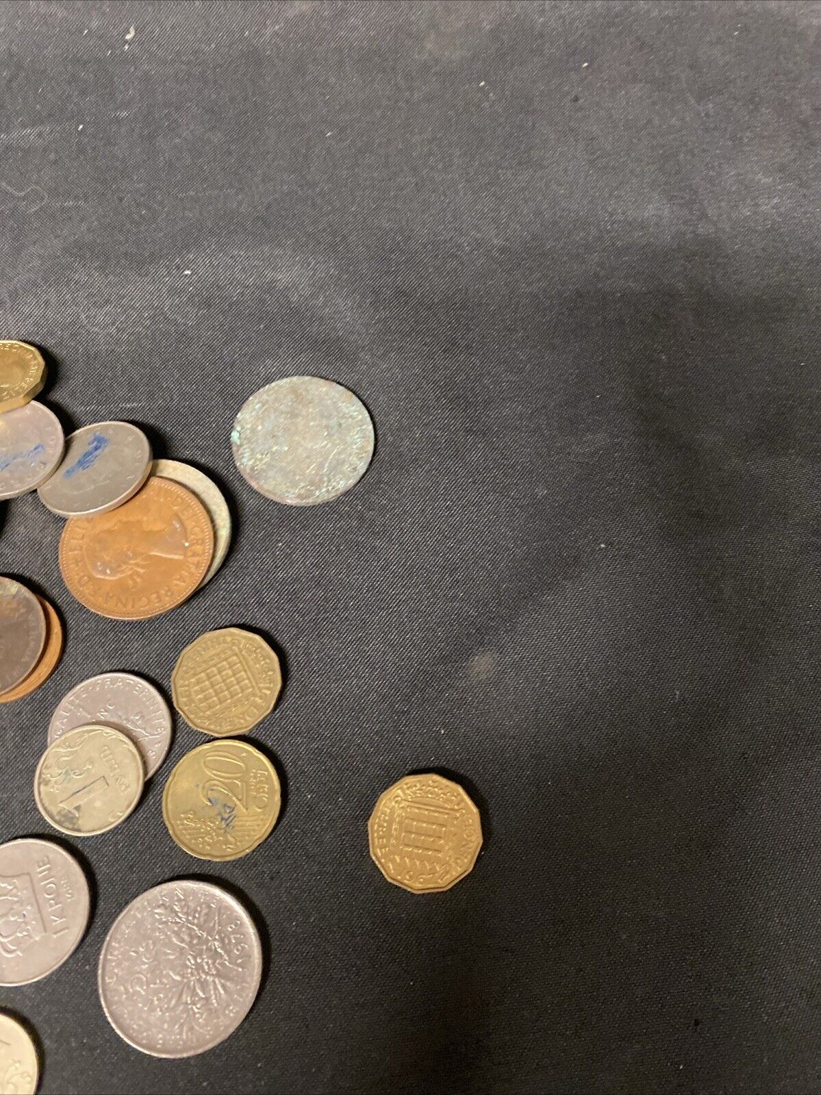 40 x Foreign + UK old Coins assorted Krone Franc Threepence- (5486)