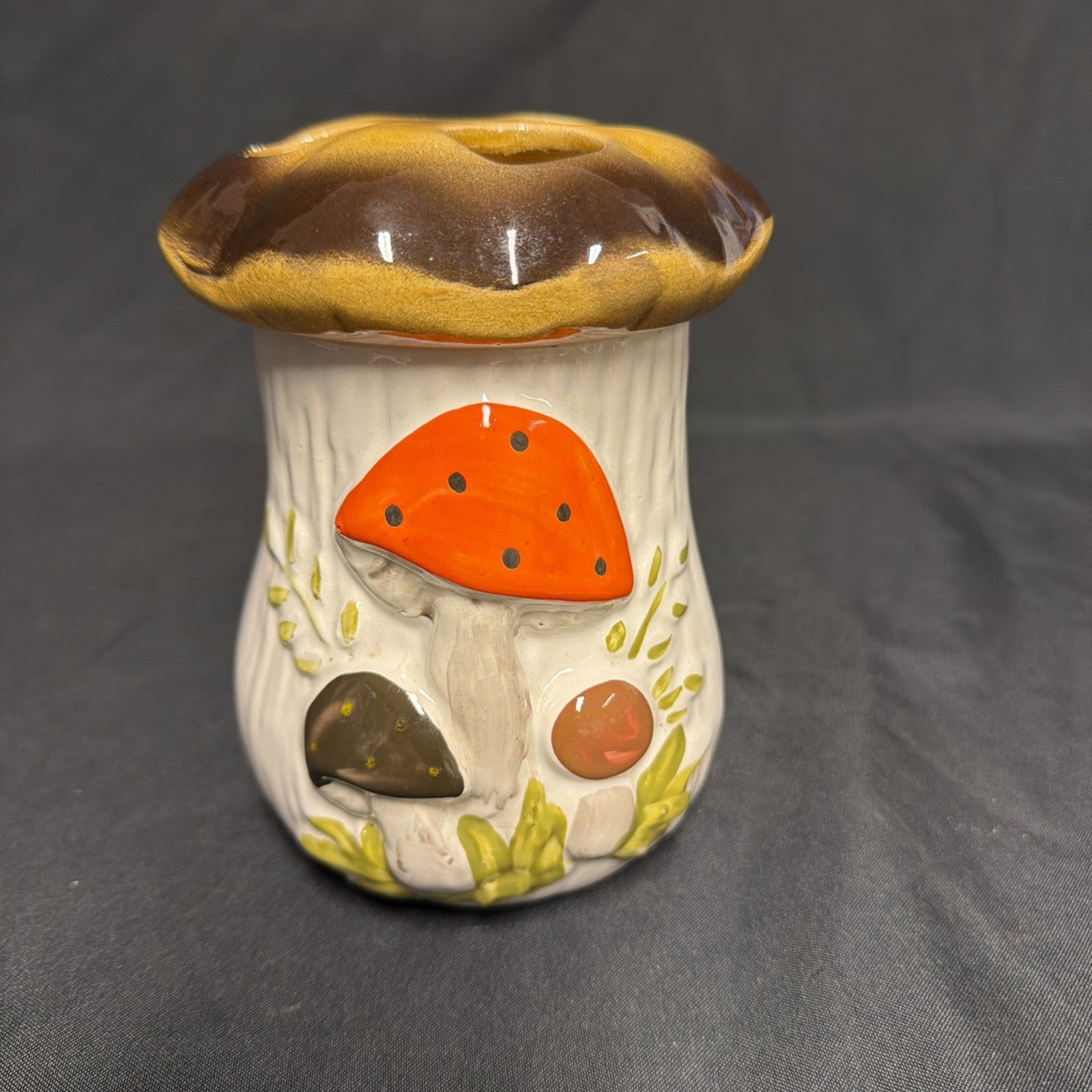 Merry Mushroom 1973 Sears Laurentian pottery Canada Utensil Holder - (1850)