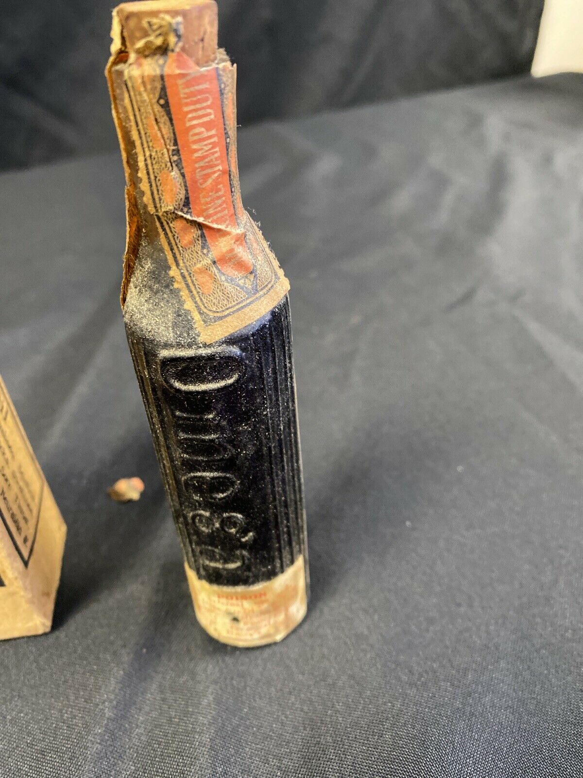 Antique Poison Medicine Bottle Full sealed ->100 yrs.  OMEGA OIL - London -(6602