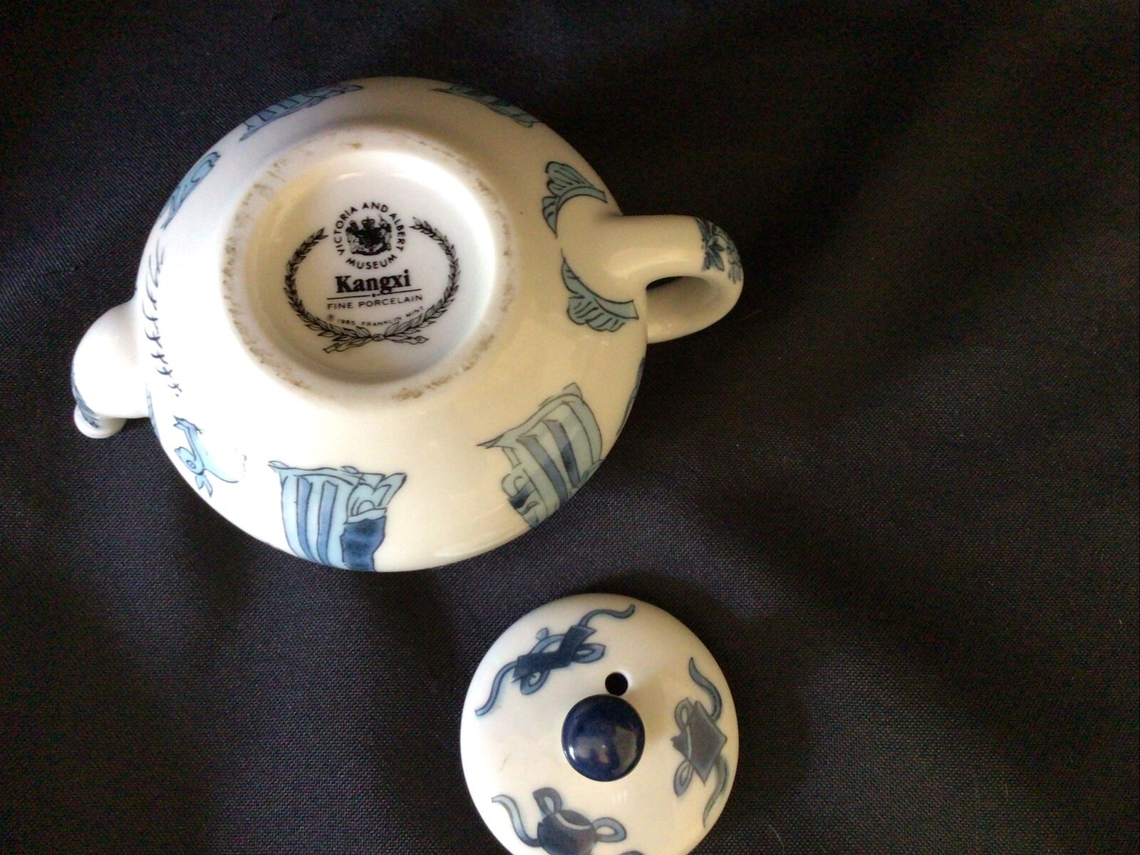 Teapot Collectors Small Ceramic Vintage 6cm Kangxi V&A Museum - (8631)