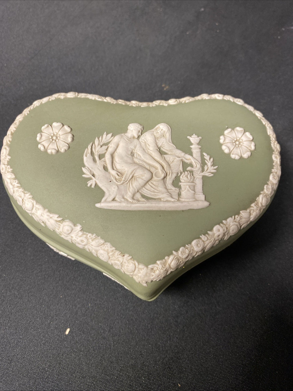 Vintage Wedgwood Jasperware Sage Trinket Box Grecian Heart - (1596)