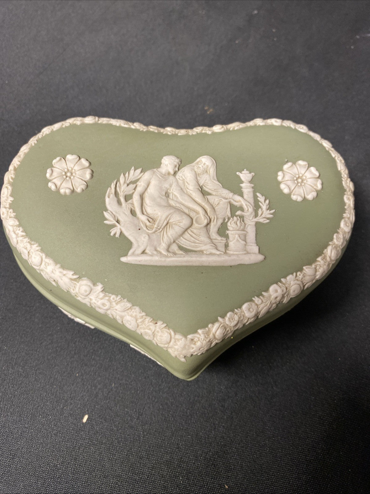 Vintage Wedgwood Jasperware Sage Trinket Box Grecian Heart - (1596)