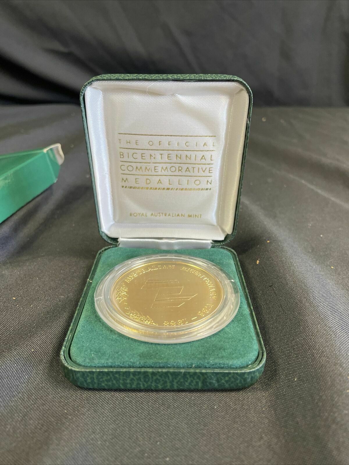 Australia Bicentennial Commemorative Medallion 1788-1988 MIB - (8223)