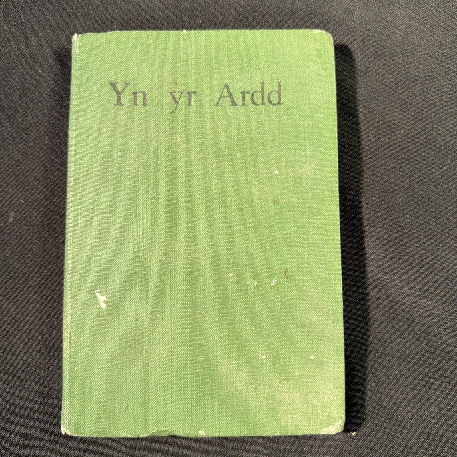 Yn yr Ardd, Sgyrsiau Radio, Tom Jones - Welsh Language book - (1862)