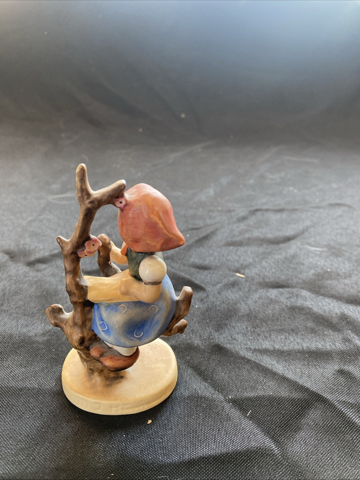 Vintage Goebel Hummel West Germany 4" Figurine 141 3/0 “Apple Tree Girl” (1028)