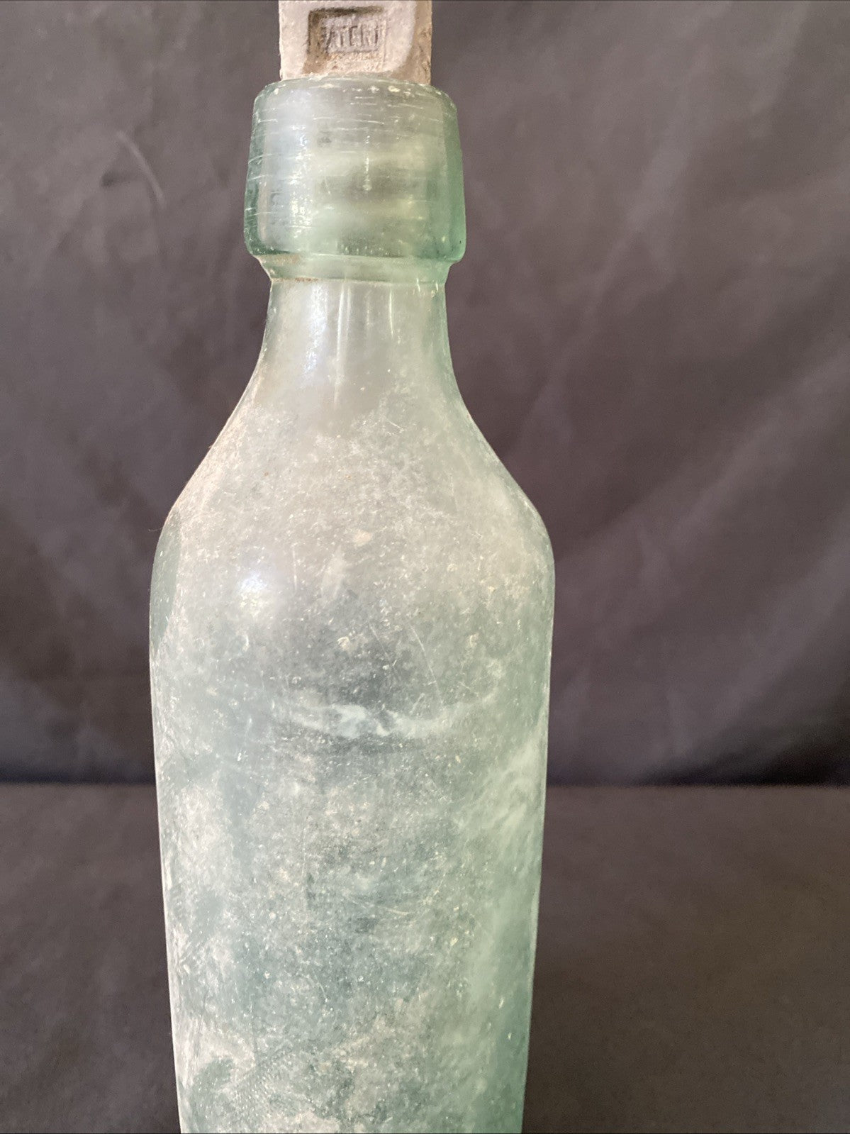 Antique Glass Bottle TH WAITES LONDON & RILEYS NEWPORT PAGNELL Stopper - (1023)