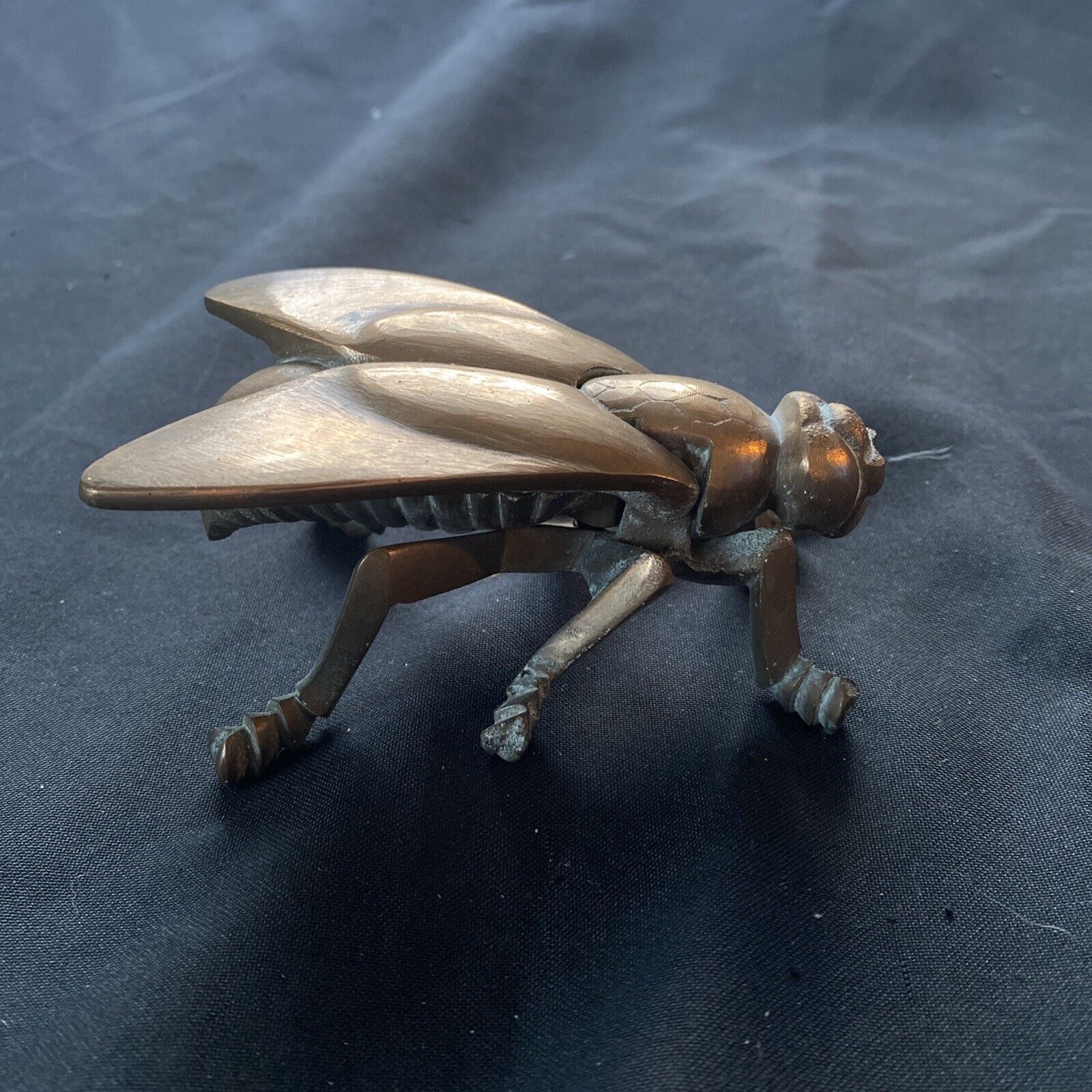 Antique Bronze Bee Lift Up Wings ashtray, trinket pot, paperweight 11cm - (9605)
