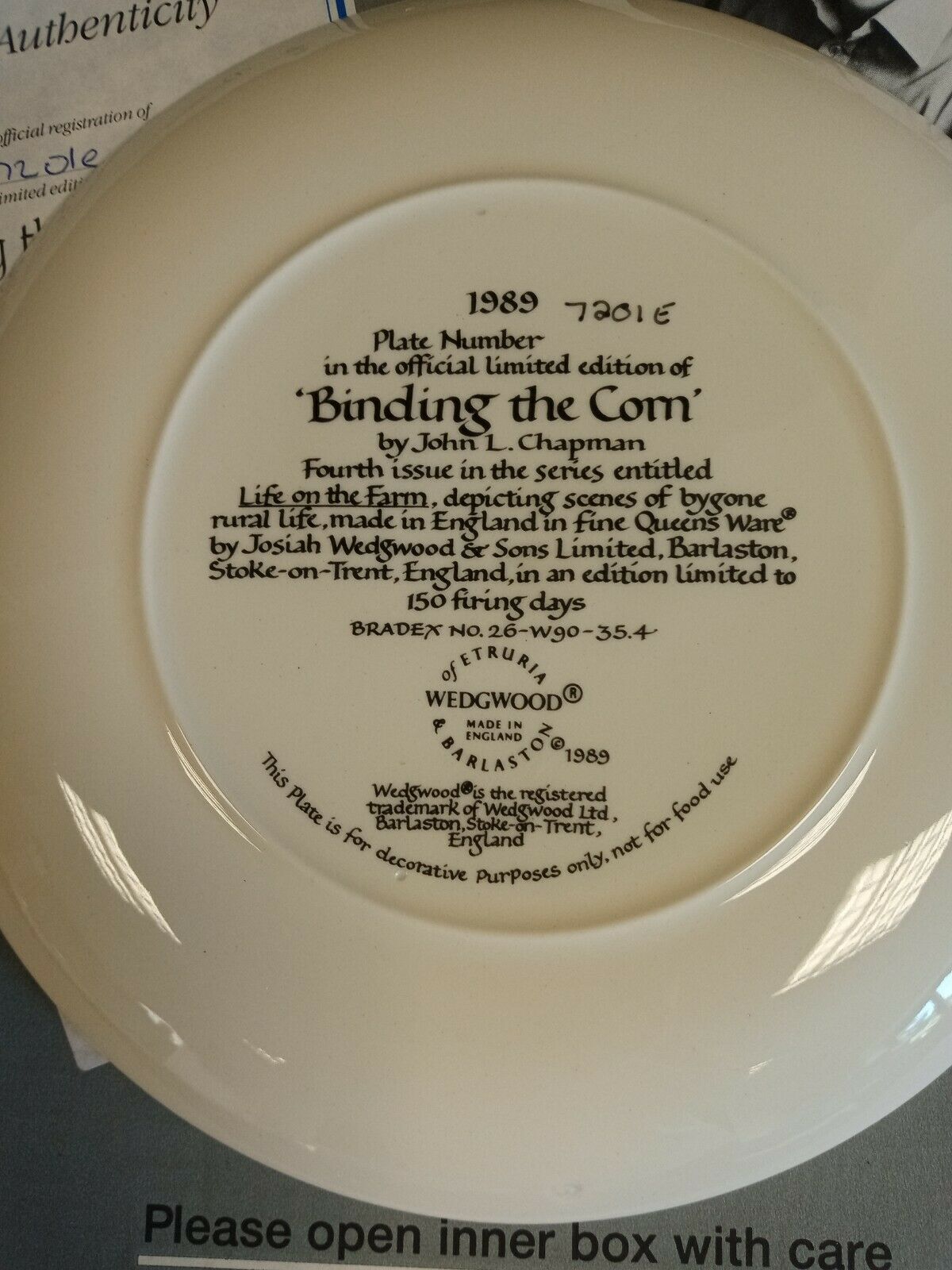 Wedgwood Queensware Collectors Boxed Plate Lim. Ed. 1989 Binding The Corn (7879)