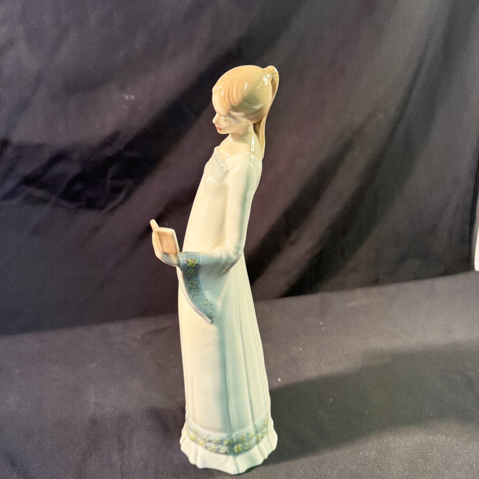 Royal Doulton Reflections "Secret Moment" #3106  30cm Tall Ex. Cond. - (2077) 