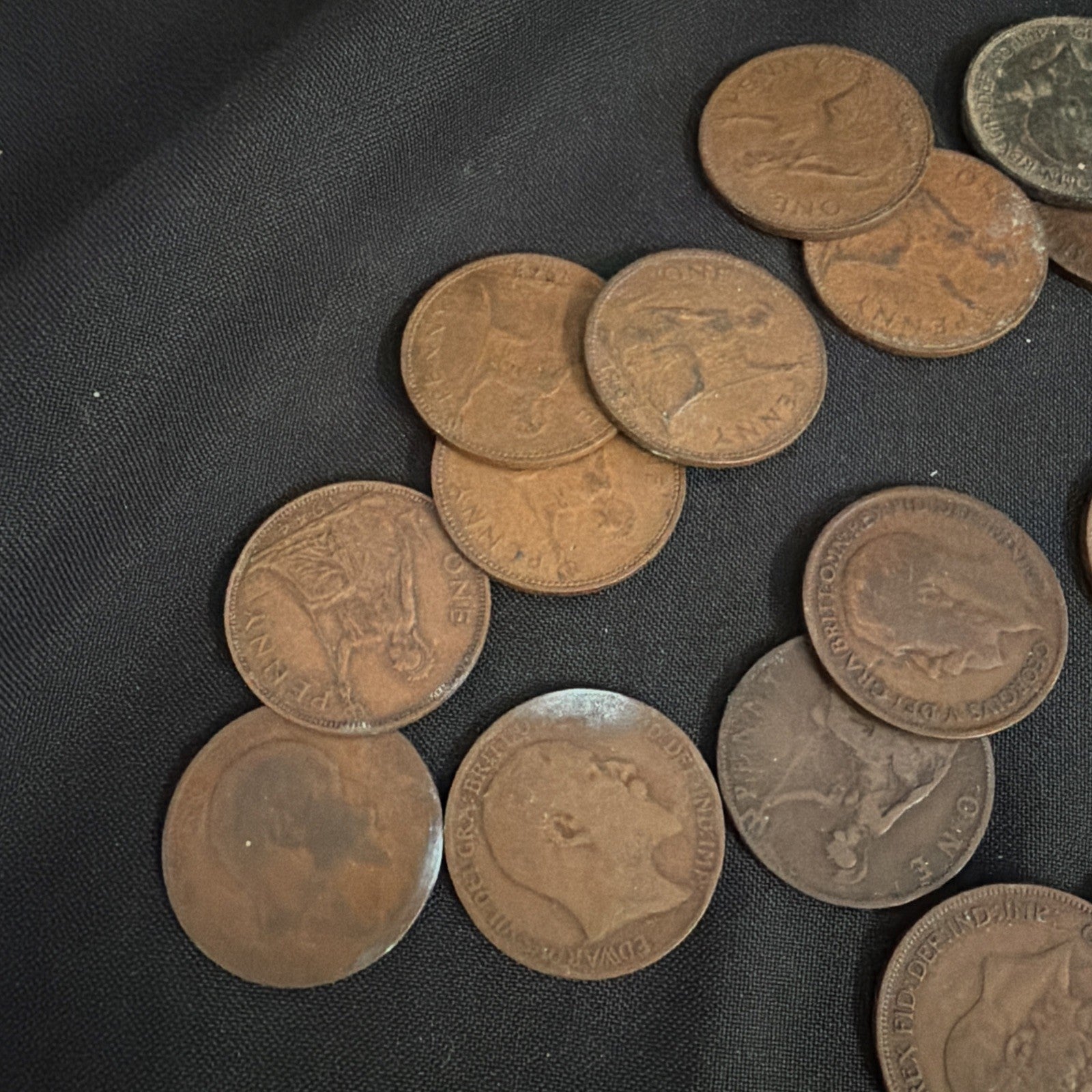 18 x British One Penny coins 1901 to 1967 spanning 3 Kings and 2 Queens  - (2360)